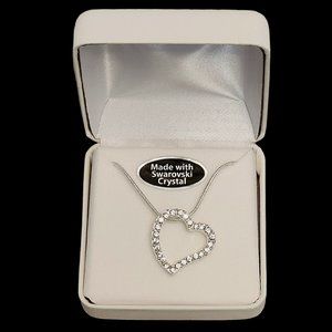 Heart-shaped pendant necklace with Swarovski crysrtal.